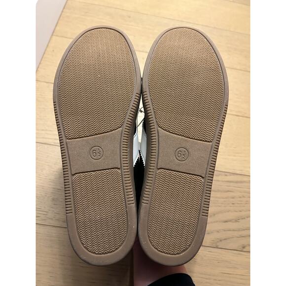 Universal Thread | Spencer Sneaker | Memory Foam Insert | Size 6.5 - Picture 7 of 7